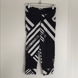 Reebok Cropped Leggings 🖤🤍